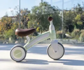 qplay-pojazd-sweetie-mint-rowerek-biegowy-podwojne-kolka-mieta-regulowany