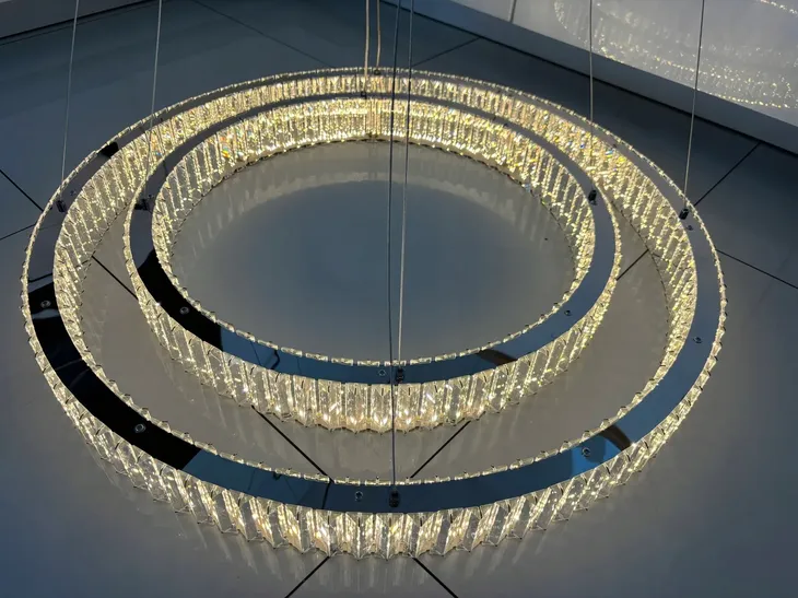 lampa-wiszaca-ringi-krysztalowa-chrom-srebrna-60-40cm-60w-pilot-darmat-ligh-kolekcja-ignace