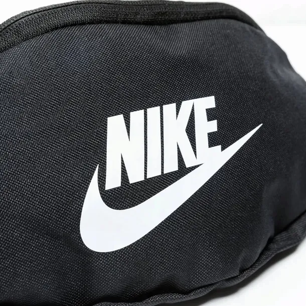 nike-nerka-do-paska-00-czarny-zapiecie-zamek