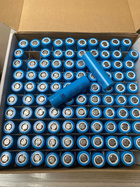 Zestaw 100 sztuk 18650-29E (7) 2850mAh depakiet (2726)
