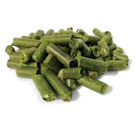 lucerna-granulowana-susz-worek-25-kg-zrodlo-bialka-dla-zwierzat-koni-8-mm