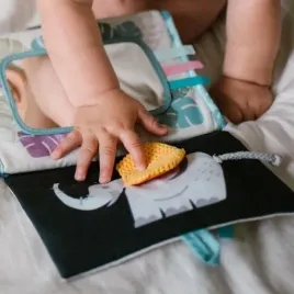 babyono-dwustronna-ksiazeczka-sensoryczna-kontrastowa-dla-niemowlat-safari