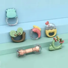 zestaw-grzechotek-dla-niemowlat-gryzaki-walizka-wieloryb-kuferek-zabkowanie