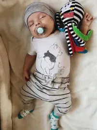 mom-s-care-osmiornica-grzechotka-zabawka-kontrastowa-sensoryczna-hencz-998
