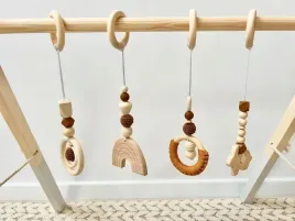 zestaw-stojak-edukacyjny-4-zawieszki-baby-gym-rozne-kolory