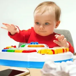 stolik-edukacyjny-dla-dzieci-interaktywny-panel-muzyczny-2w1-zyrafka-18m