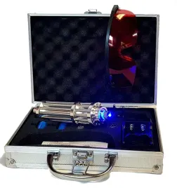 laser-niebieski-najmocniejszy-podpalajacy-walizka