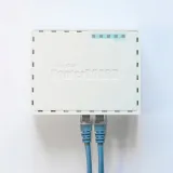 router-mikrotik-hex-rb750gr3-zlacza-usb-2-0