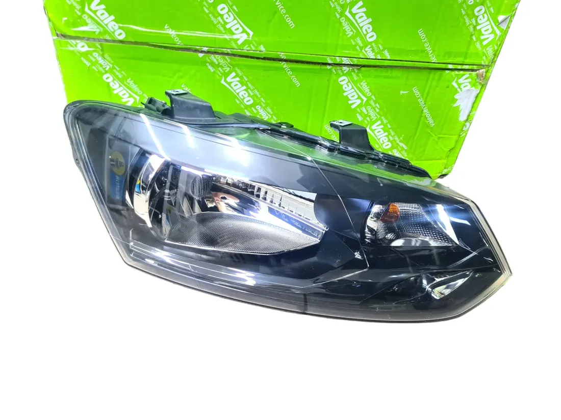 reflektor-swiatel-przednich-044082-stan-nowy