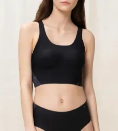 triumph-biustonosz-bez-fiszbin-flex-smart-pull-on-bra-top-ex-1