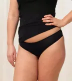 stringi-damskie-triumph-lovely-micro-brazilian-string-m-stan-nowy