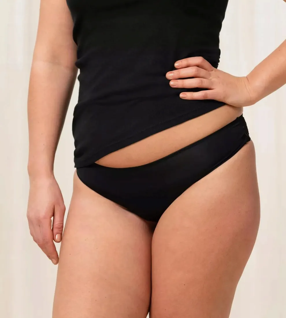 stringi-damskie-triumph-lovely-micro-brazilian-string-m