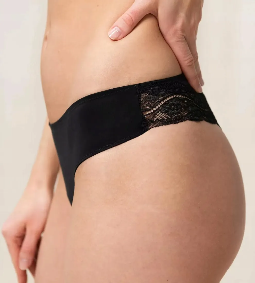 stringi-damskie-triumph-lovely-micro-brazilian-string-m