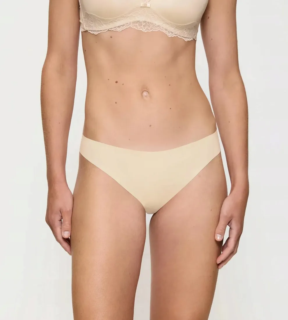 majtki-damskie-triumph-pretty-micro-string-m