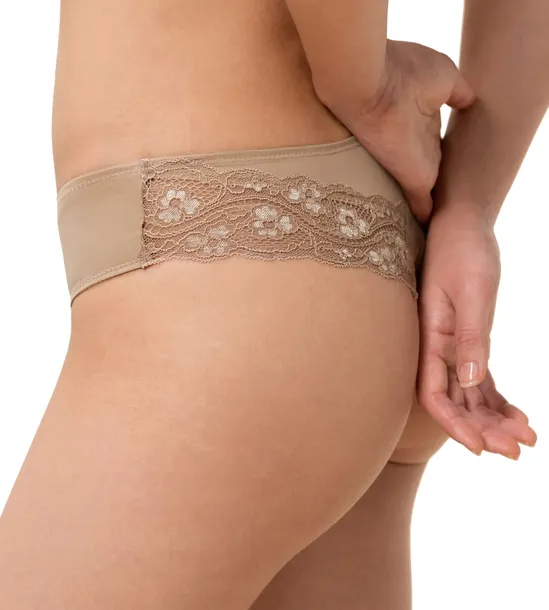 stringi-damskie-triumph-lovely-micro-brazilian-string-xl-cechy-dodatkowe-koronka