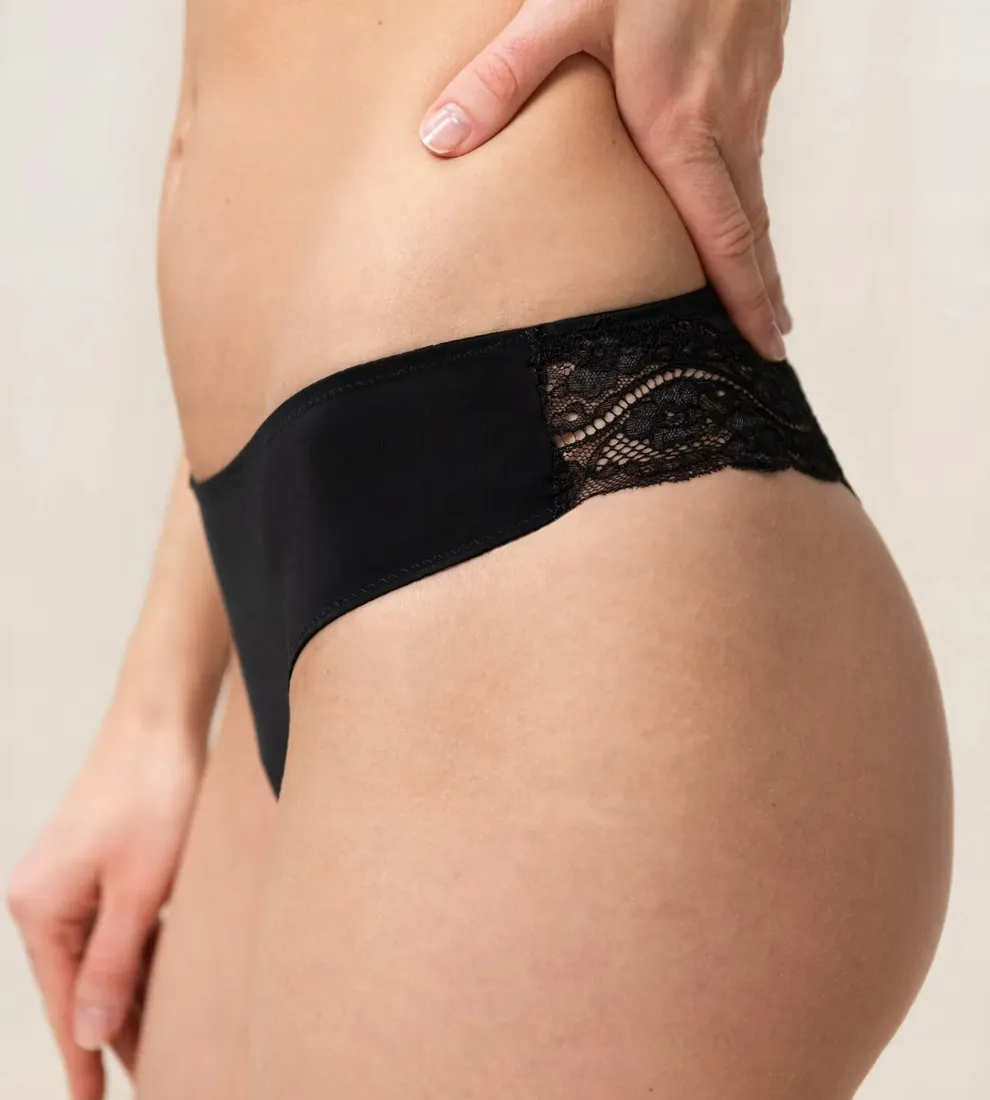 stringi-damskie-triumph-lovely-micro-brazilian-string-s