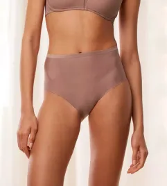 majtki-damskie-modelujace-triumph-triumph-shape-smart-maxi-l