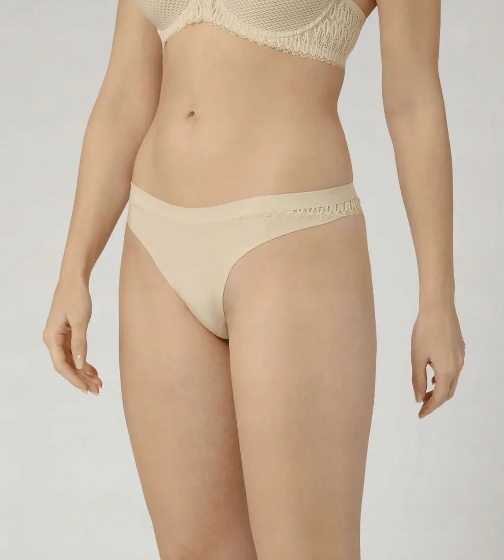 stringi-damskie-triumph-aura-spotlight-high-leg-string-38