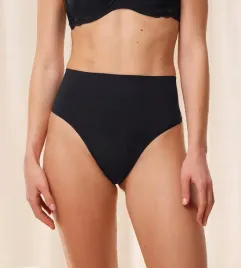 majtki-damskie-modelujace-triumph-triumph-soft-sculpt-bandeau-string-38