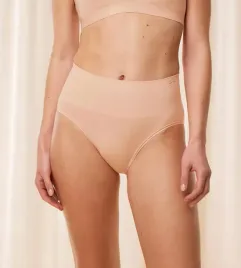 majtki-damskie-modelujace-triumph-triumph-soft-sculpt-bandeau-maxi-46