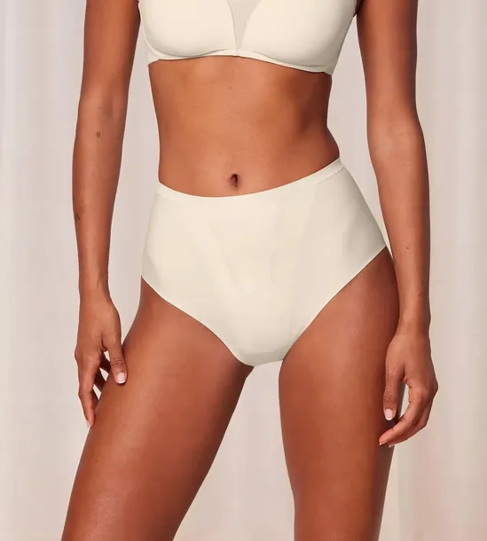 majtki-modelujace-triumph-triumph-shape-smart-maxi-m-rozmiar-m