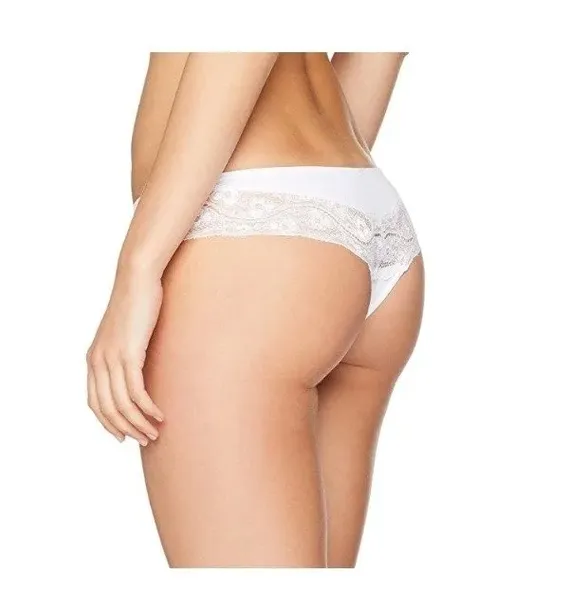stringi-damskie-triumph-lovely-micro-brazilian-string-s-sklad-materialowy-poliamid