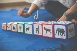 piramida-zabaw-edukacyjna-wieza-klocki-dla-dzieci-zwierzeta-montessori