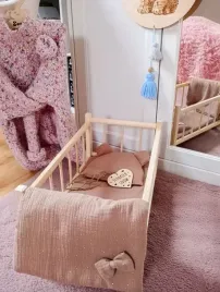 drewniana-kolyska-dla-lalek-3-czesciowy-komplet-poscieli-naturalna