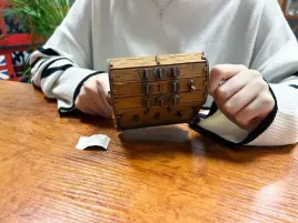 lamiglowka-escape-room-skrzynia-skarbow-drewniane-puzzle-box-3d-wooden-city