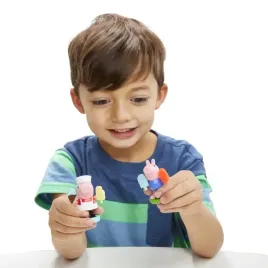 play-doh-swinka-peppa-samochod-z-lodami-hasbro-f3597