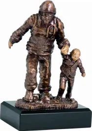puchar-statuetka-premium-strazak-z-dzieckiem-straz-poz-grawer-gratis