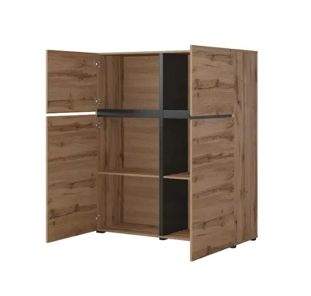 komoda-helvetia-cross-119x40x139-cm-dab-wotan-4-drzwi-matowa-na-nozkach-stan-nowy