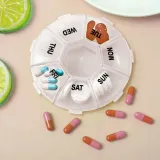 organizer-na-leki-witaminy-suplementy-pojemnik-tygodniowy-7-dni-kolor-bezbarwny