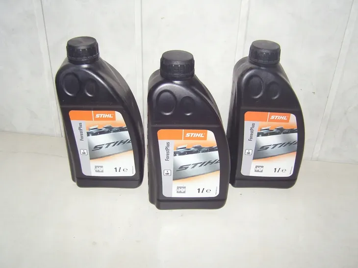 olej-do-lancucha-i-prowadnicy-forestplus-1l-pojemnosc-1-l