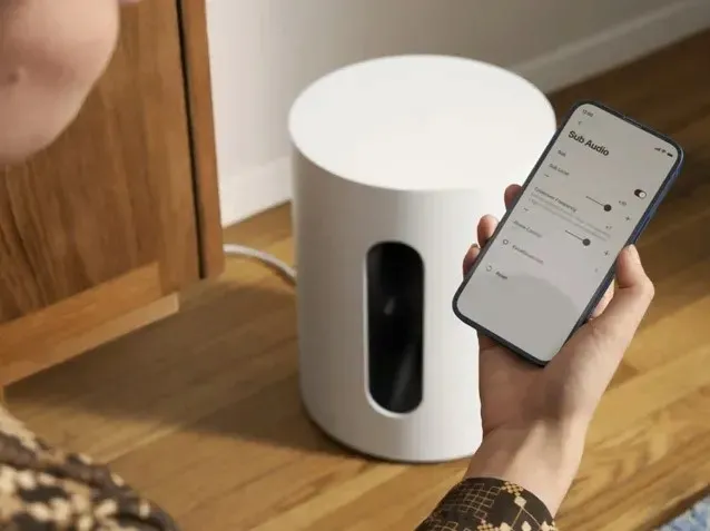 kompaktowy-subwoofer-sonos-sub-mini-bialy