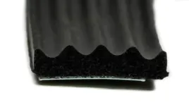 uszczelka-samoprzylepna-do-okien-drzwi-pcv-drewnianych-itd-czarna-e-15x3-mm