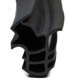 uszczelka-gruba-czarna-drzwi-stalowe-metalowe-oscieznica-prog-1-mb