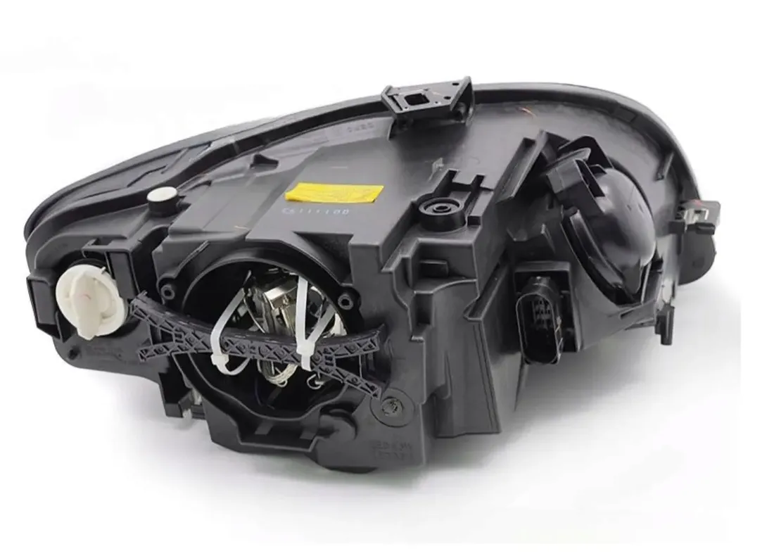 lampy-reflektory-xenon-do-audi-a4-b7-od-2004-do-2008-sedan-avant-cabrio