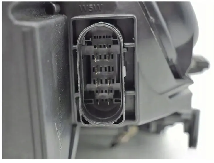 lampy-reflektory-xenon-do-audi-a4-b7-od-2004-do-2008-sedan-avant-cabrio-producent-czesci-depo