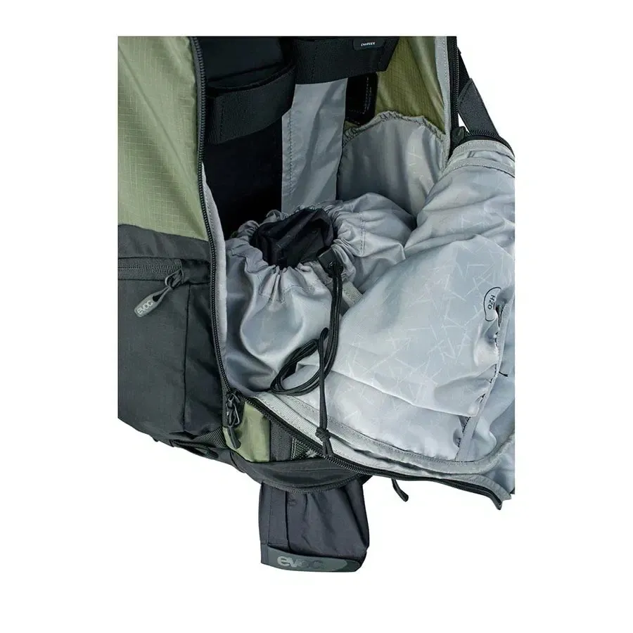 evoc-plecak-z-protektorem-fr-tour-e-ride-30-l-ciem-stan-nowy
