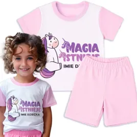 pizama-rozowa-dziecieca-krotka-magia-istnieje-wyprawka-do-przedszkola-122cm