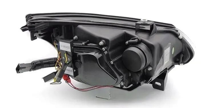 lampy-przednie-xenon-black-ringi-do-bmw-e60-e61