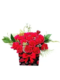 duzy-xxl-flowerbox-z-kwiatami-mydlanymi-bukiet-30-roz-dedykacja-stanela