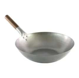 wok-ze-stali-weglowej-o-35-cm-z-plaskim-dnem-i-uchwytem-z-drewna