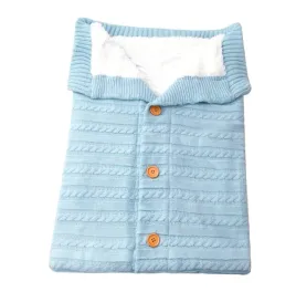 miekki-cieply-koc-spiwor-dla-noworodka-niebieski-polar