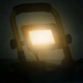 vidaxl-reflektor-led-z-uchwytem-20-w-cieple-biale-swiatlo