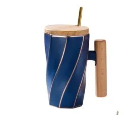 kubek-ceramiczny-z-lyzeczka-przykrywka-nieb-153536-400ml