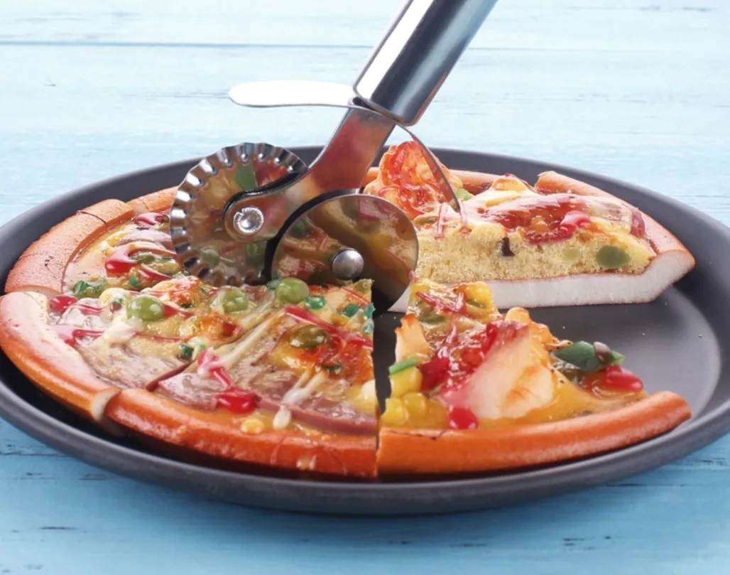 noz-do-pizzy-ciasta