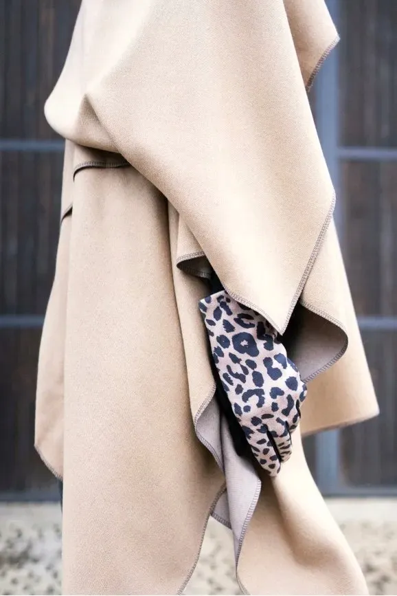 ponczo-eris-czarny-stan-nowy