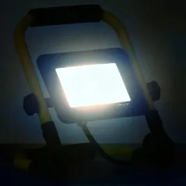 vidaxl-reflektor-led-z-uchwytem-30-w-zimne-biale-swiatlo